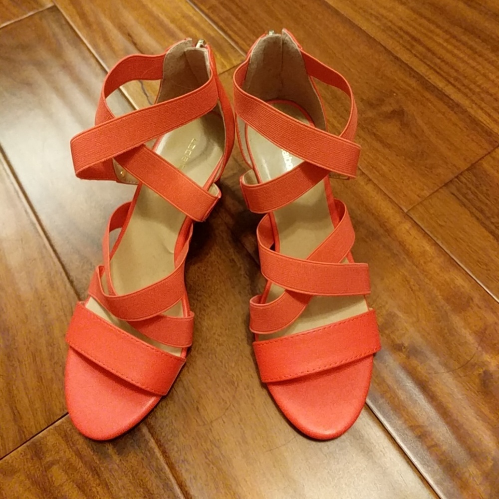 Liz Claiborne coral sandals